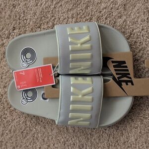 ⭐️NWT! Nike Offcourt Slide Sandals - Sz 7